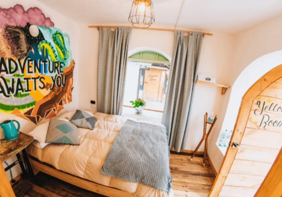 Yellow Room - Habitación Compartida 8 camas - Hospedaje Cusco Supertramo Cusco Hostel