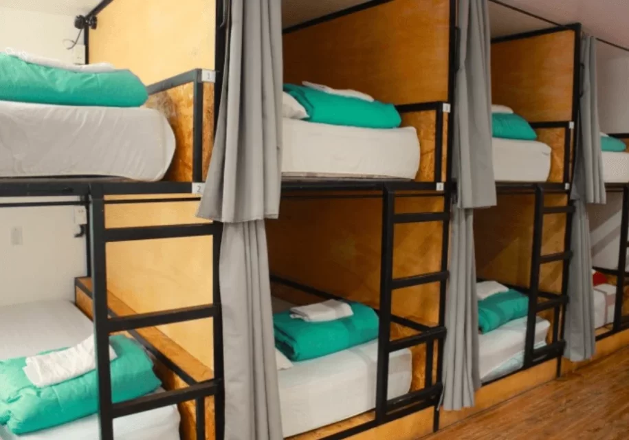 Habitaciones triples o de cuatro camas Hospedaje en Machu picchu - Alojamiento en aguas Calientes - Económico - Mejor Precio - Supertramp Hostels