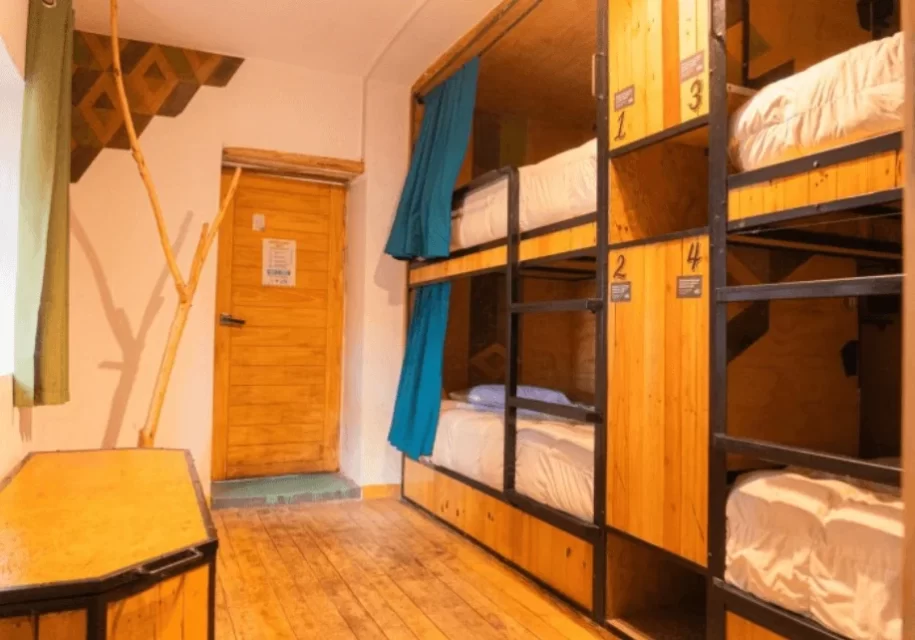 Green Room - Habitación Compartida 8 camas - Hospedaje Cusco Supertramo Cusco Hostel