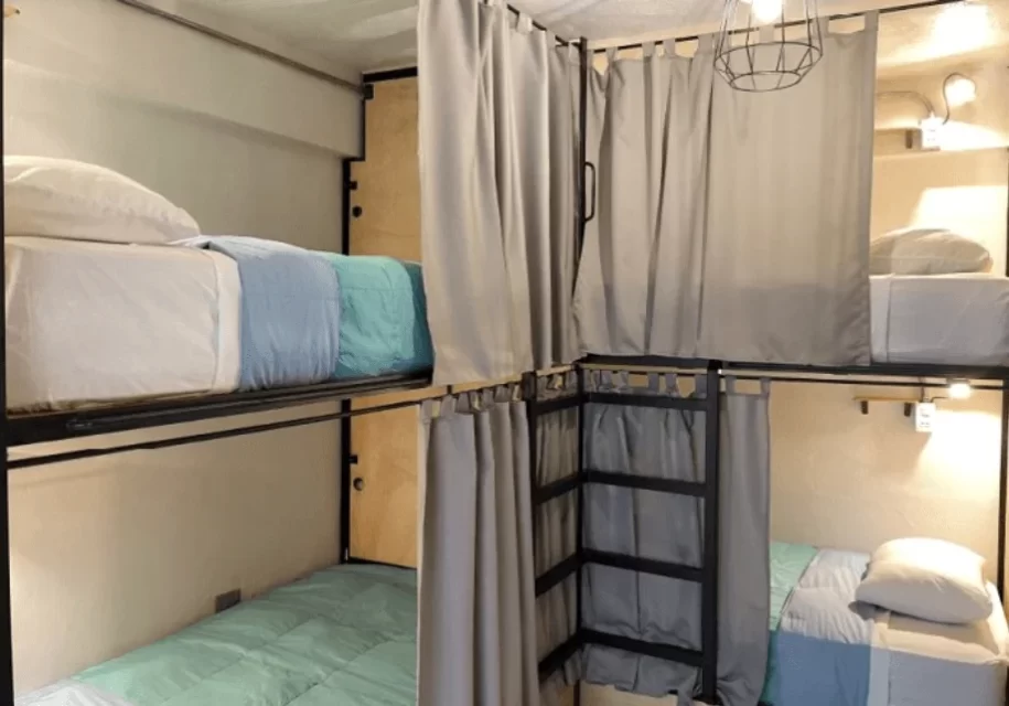 Habitaciones triples o de cuatro camas Hospedaje en Machu picchu - Alojamiento en aguas Calientes - Económico - Mejor Precio - Supertramp Hostels