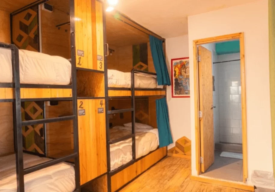 Green Room - Habitación Compartida 8 camas - Hospedaje Cusco Supertramo Cusco Hostel